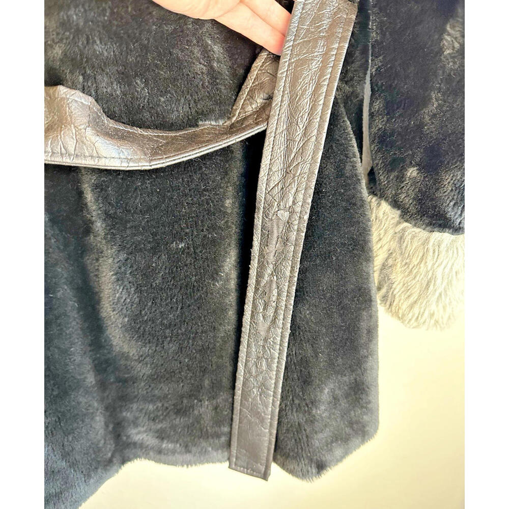 Vintage Unbranded Soft Faux Fur Warm Mid Length Coat. No Size, Fits as a Small - Picture 7 of 9